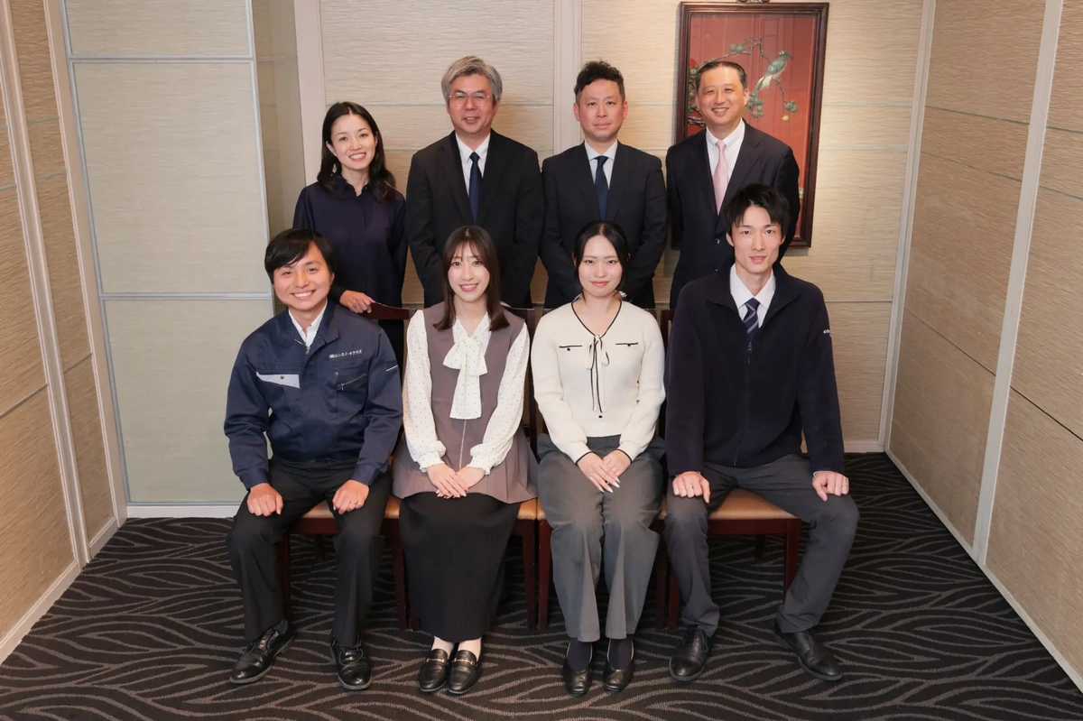 座談会参加者集合写真